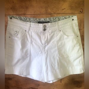 Women’ White Jean shorts